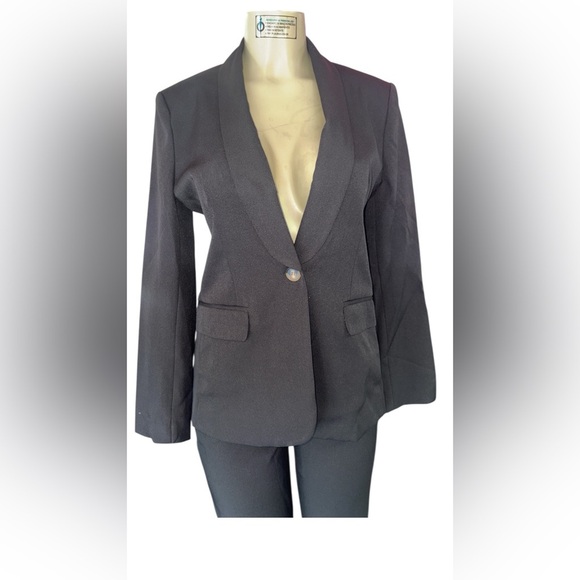 NWTO Elegant Black Women's Suit Set - Picture 5 of 7